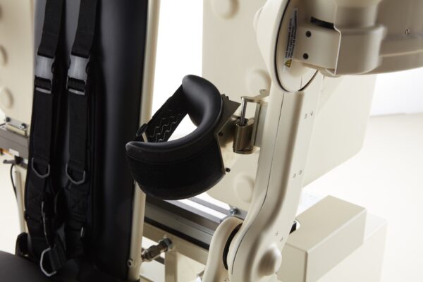 Arm attachments tailored for different patient sizes to guarantee comfort.